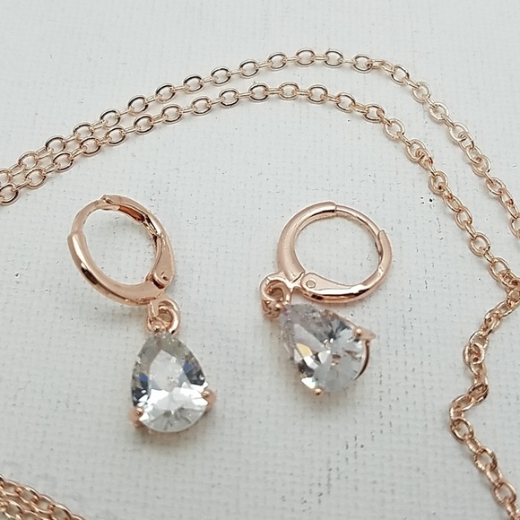 Rose Gold Tone 18" Necklace Earrings Set Clear - Picture 2 of 3